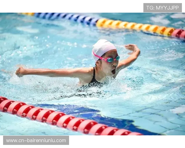 混合泳项目现罕见场景：双胞胎姐妹同组竞技